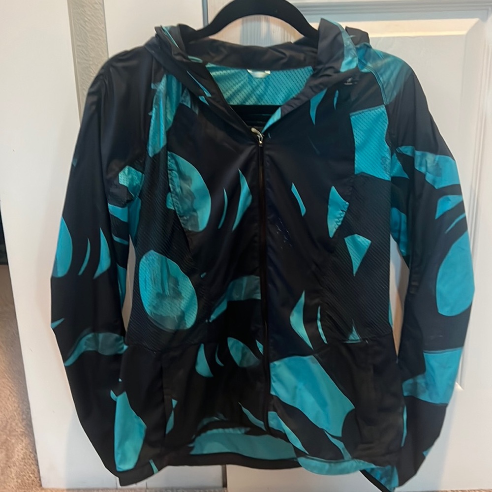 Lululemon windbreaker